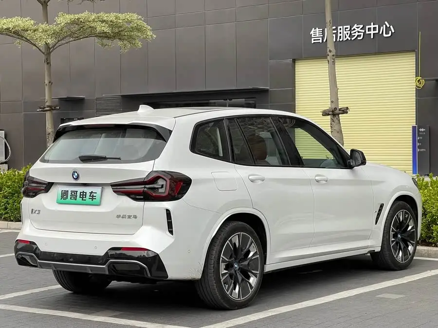 BMW iX3 2024 Leading Edition