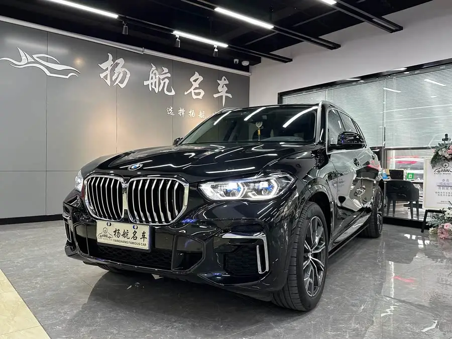2022 بي إم دبليو X5 xDrive 30Li حزمة M الرياضية الفاخرة