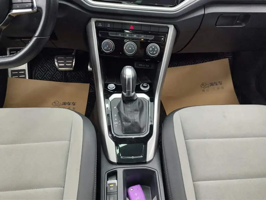 T-ROC 2021 280TSI DSG دفع ثنائي R-Line Pro إصدار الاتصال الذكي