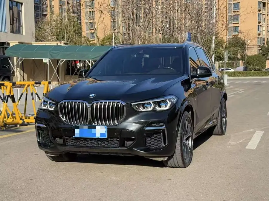 2022 بي إم دبليو X5 xDrive 40Li حزمة M الرياضية