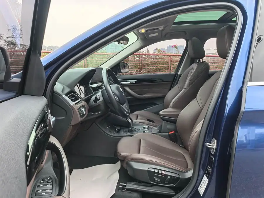 بي إم دبليو X1 2020 sDrive25Li الطراز الرائد