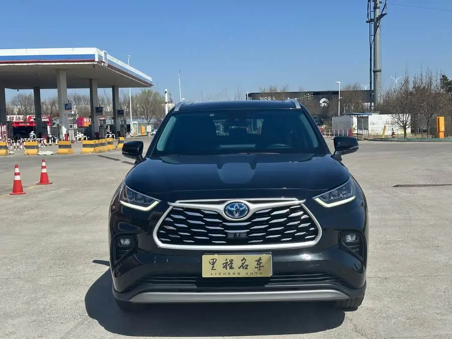 هايلاندر 2022 هايبرد 2.5 لتر دفع رباعي بريميوم 7 مقاعد