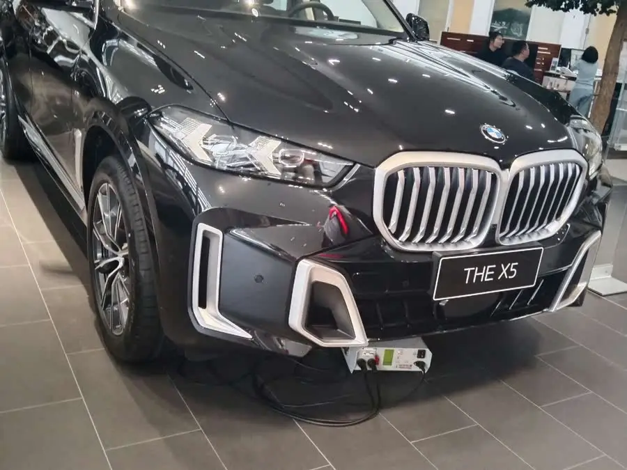 بي إم دبليو X5 2023 xDrive 40Li حزمة مميزة للرياضة الليلية