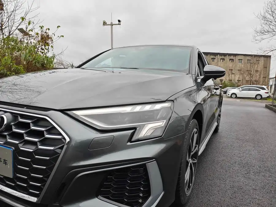 أودي A3 2021 A3L ليموزين 35 TFSI الرياضية