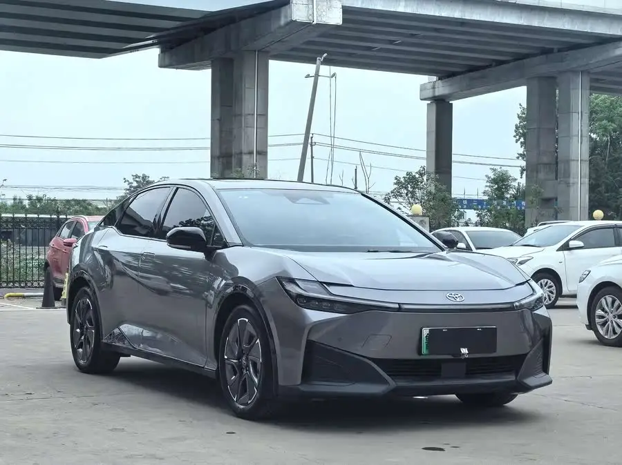 تويوتا bZ3 موديل 2023 616 كم مدى طويل PRO