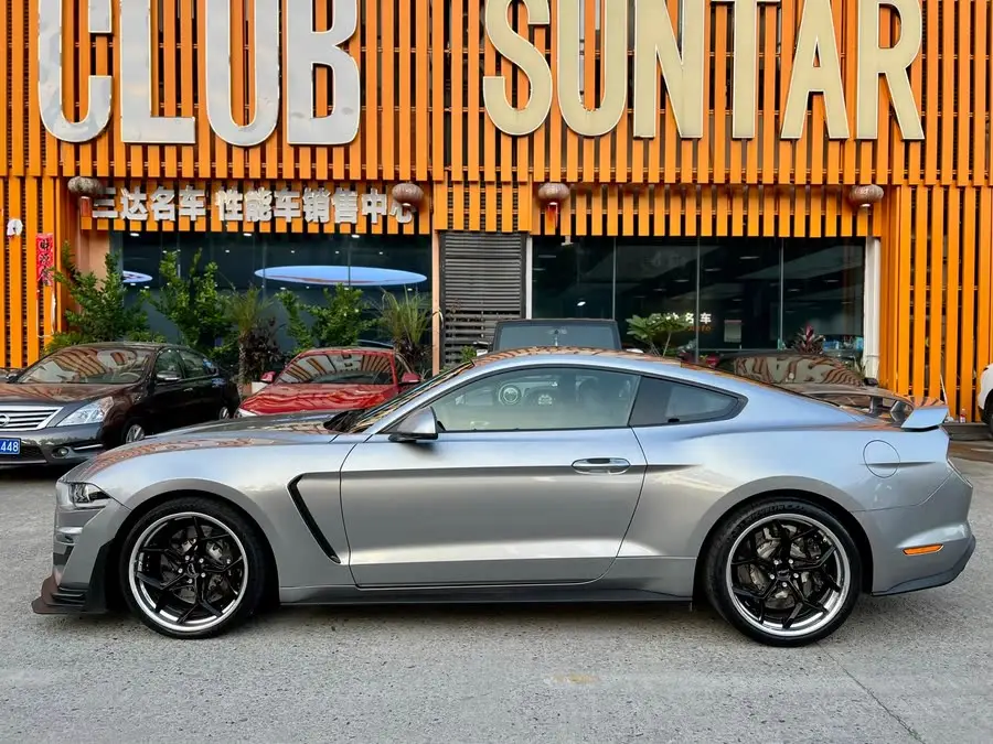 موستانج 2020 نسخة 2.3 لتر EcoBoost حزمة الأداء المتقدمة