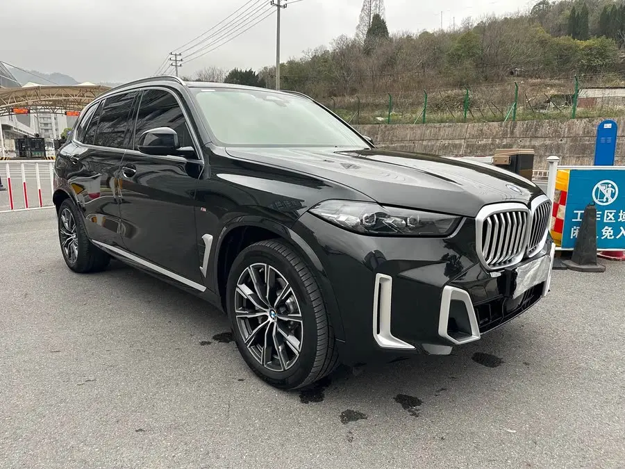 BMW X5 2023 xDrive 30Li M Sport Package