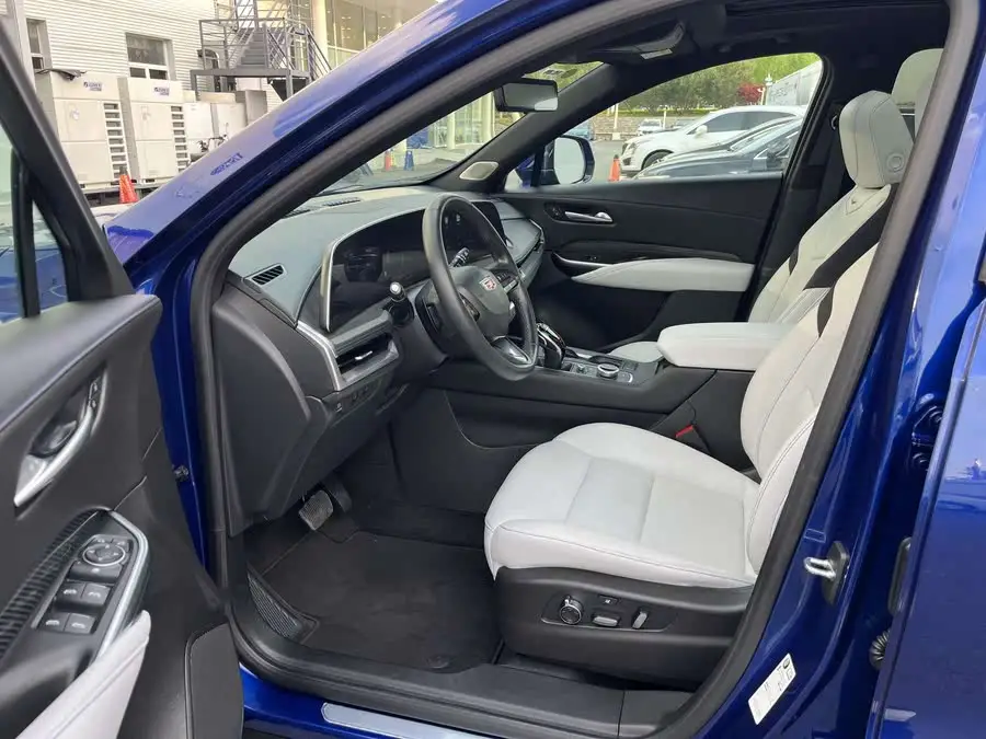 Cadillac XT4 2024 28T Two-Wheel Drive Premium