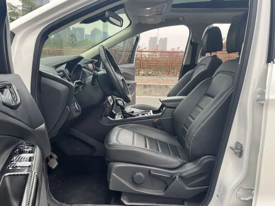 2019 Ford Escape EcoBoost 180 Two-Wheel Drive Platinum Edition National VI