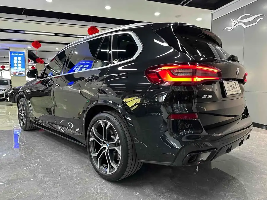 بي إم دبليو X5 2022 الطراز المحسن xDrive 40Li حزمة الرياضية الفاخرة M