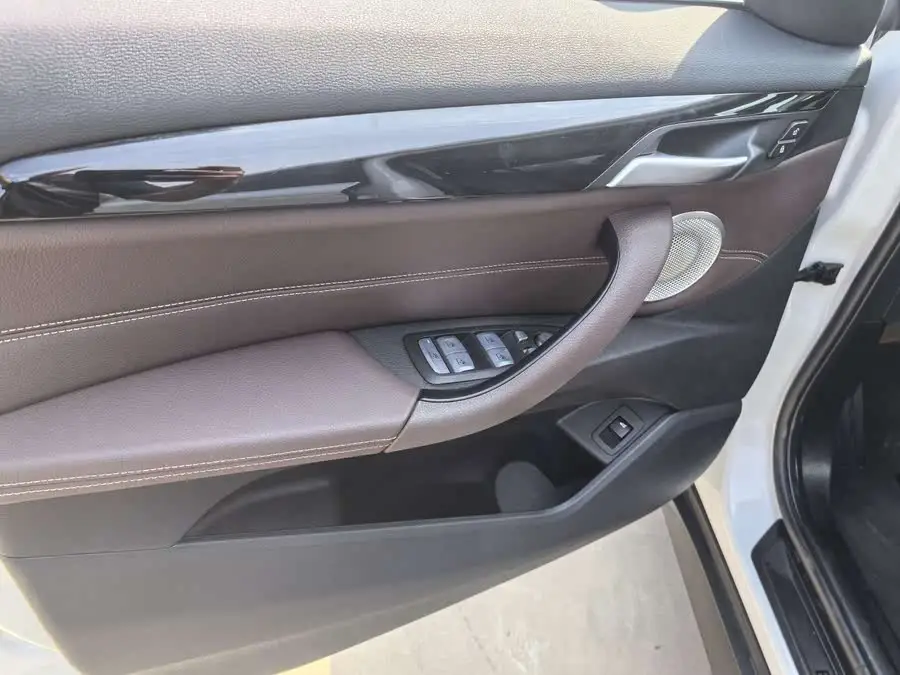 BMW X1 2021 sDrive25Li Leading Edition