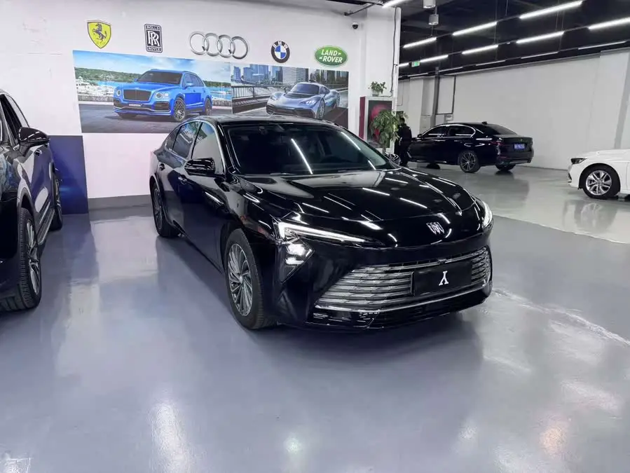 بيوك لاغروس 2023 28T إصدار بريميوم