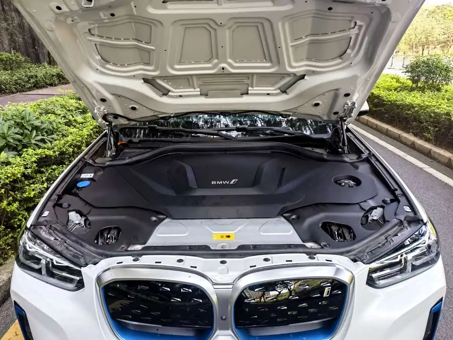 بي إم دبليو iX3 2022 الطراز الرائد