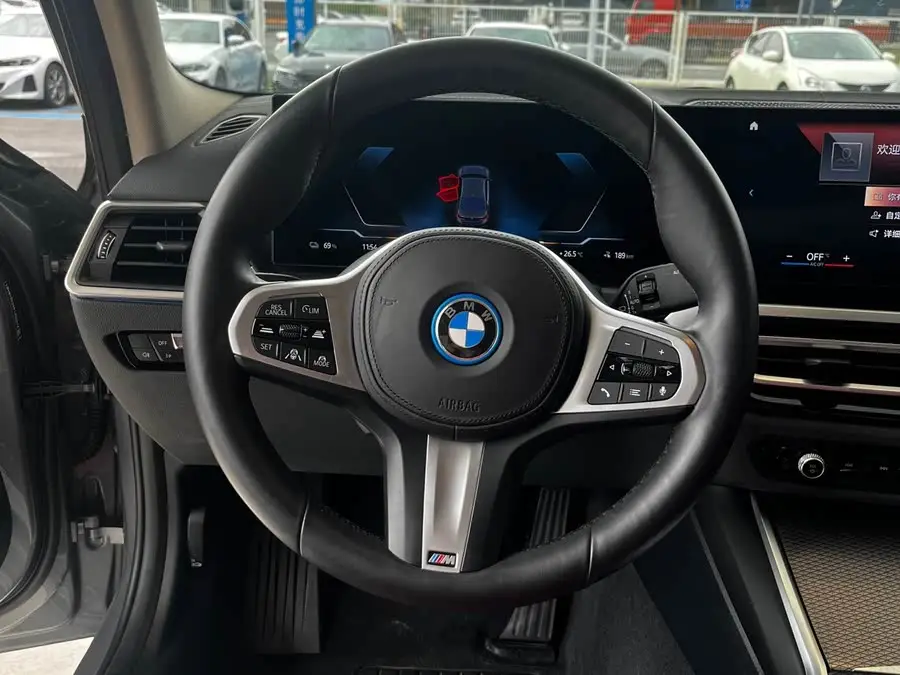 بي إم دبليو i3 2022 eDrive 35 L