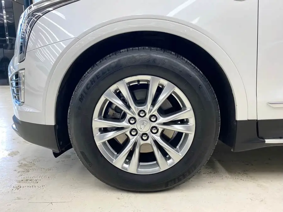 كاديلاك XT5 2022 2.0T فاخرة 2WD