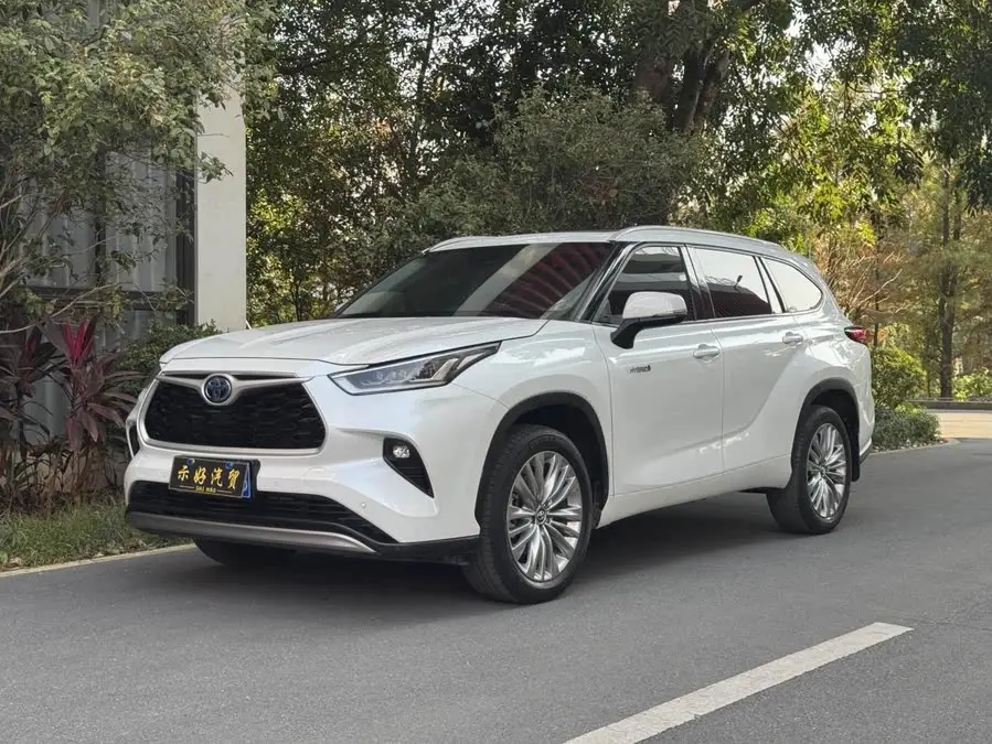 هايلاندر 2022 موديل هايبرد 2.5 لتر دفع رباعي فئة مميزة 7 مقاعد