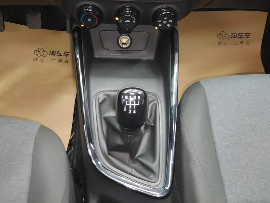 2020 شيفروليه كافالير 320 إصدار الاستمتاع اليدوي