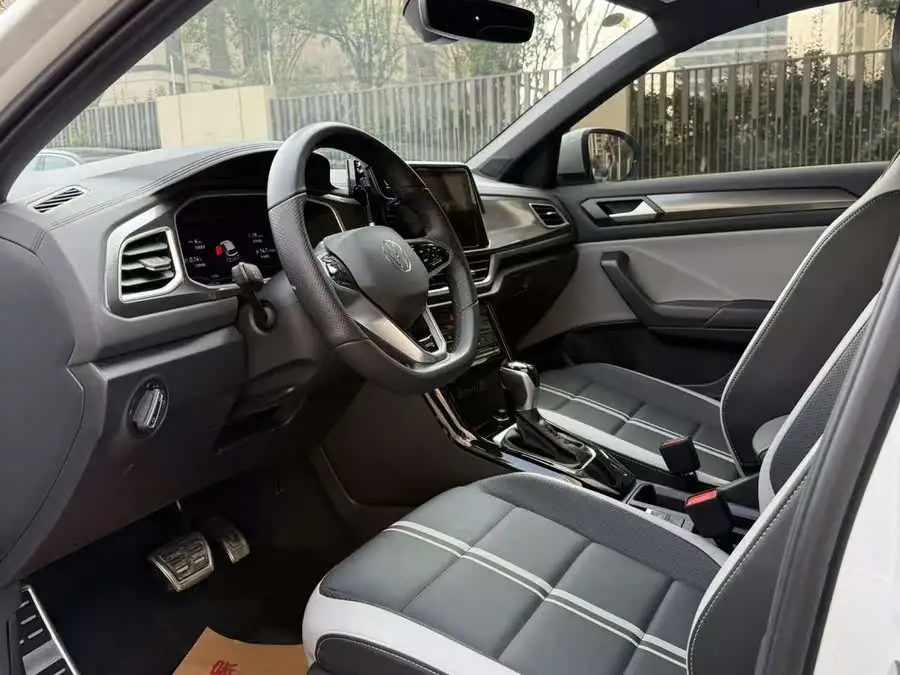 تروك 2023 طراز 300TSI DSG دفع أمامي إصدار تشوانغغوانغ