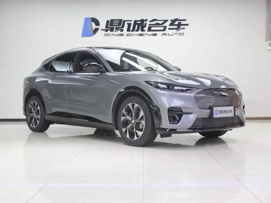 فورد موستنج 2024 طراز ماخ-إي (مدى طويل)