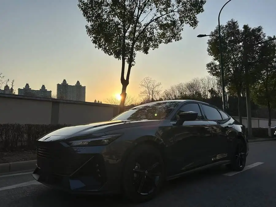 Changan UNI-V 2022 1.5T Premium