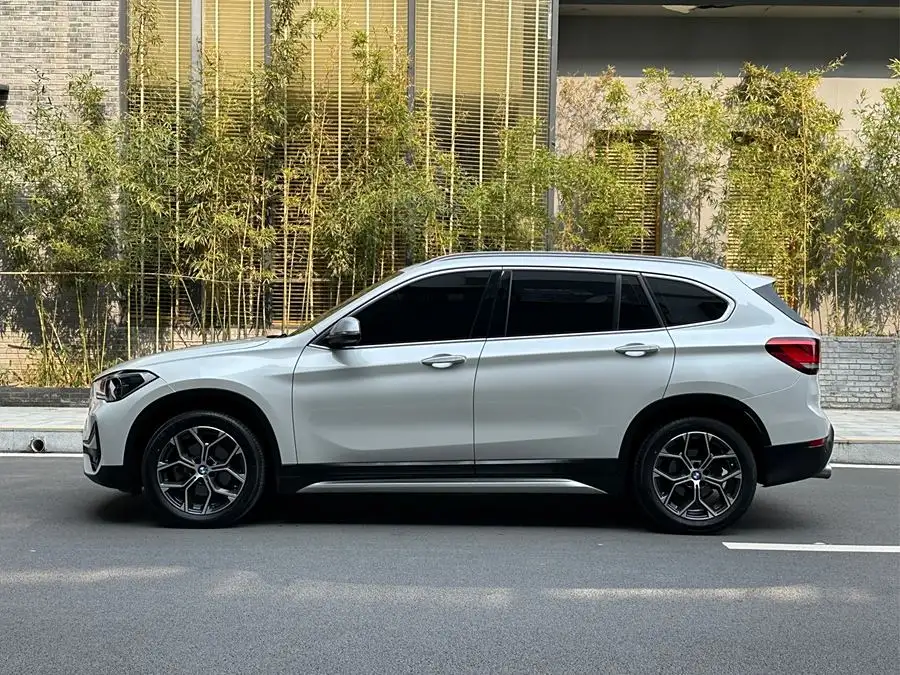 بي إم دبليو X1 2021 sDrive20Li فئة الرفاهية