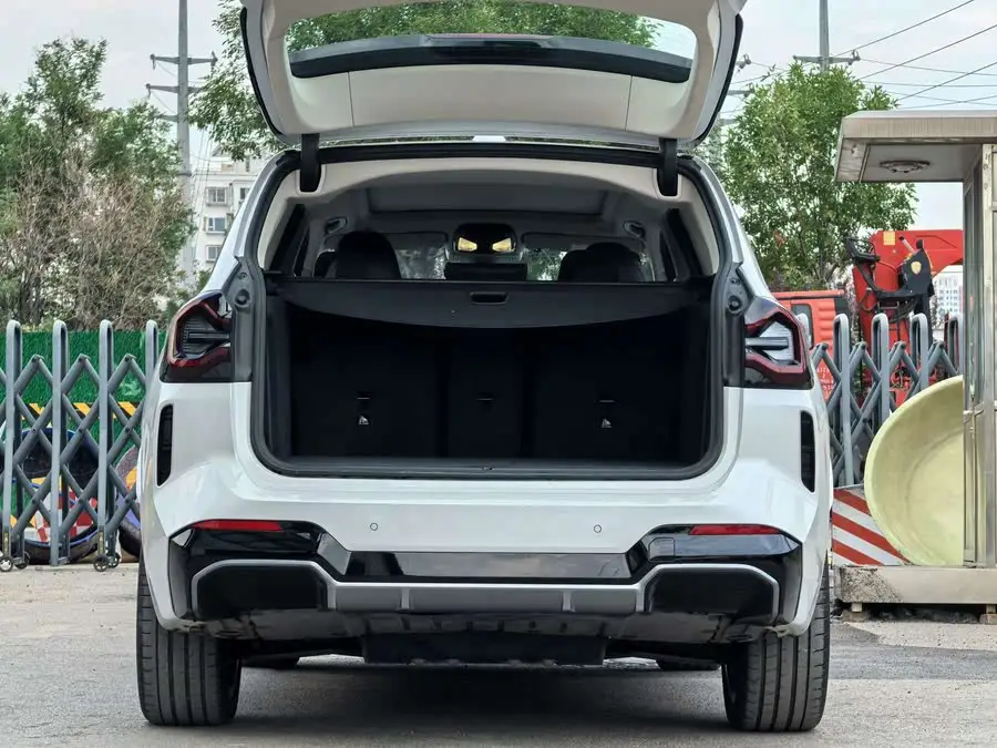 BMW iX3 2023 Leading Edition