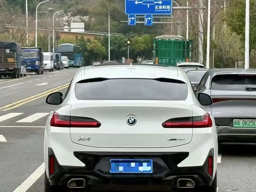 بي إم دبليو X4 2022 xDrive 25i حزمة رياضية M