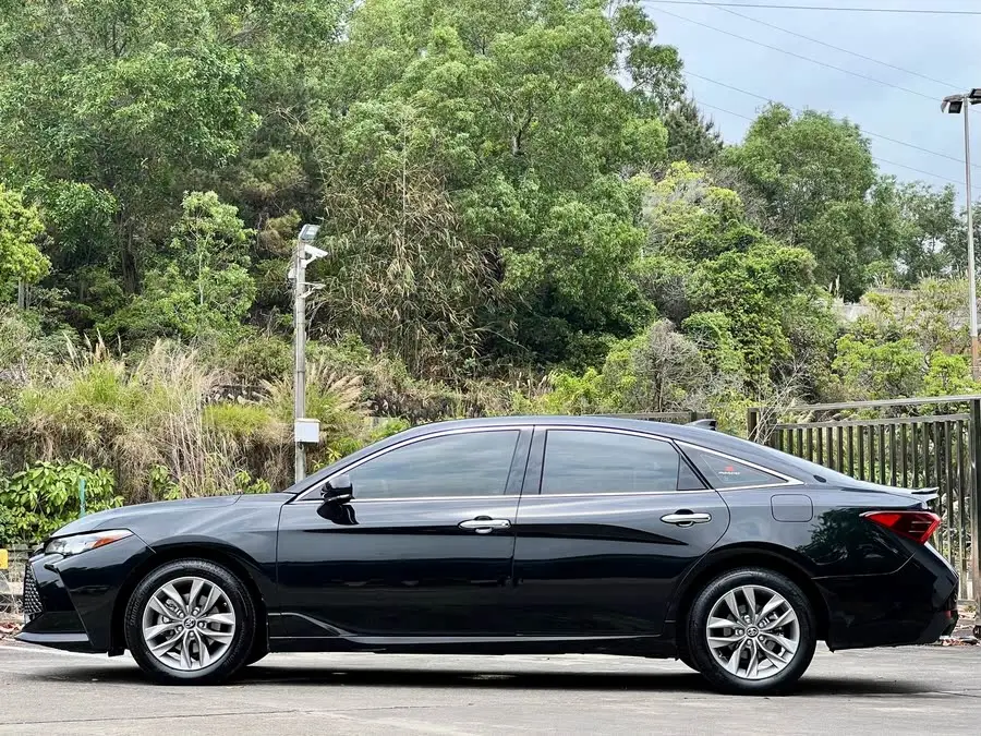 تويوتا أفالون 2019 فئة الرفاهية 2.0 لتر الوطنية السادسة