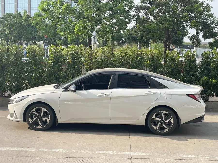 Elantra 2022 1.5L CVT LUX Premium Edition