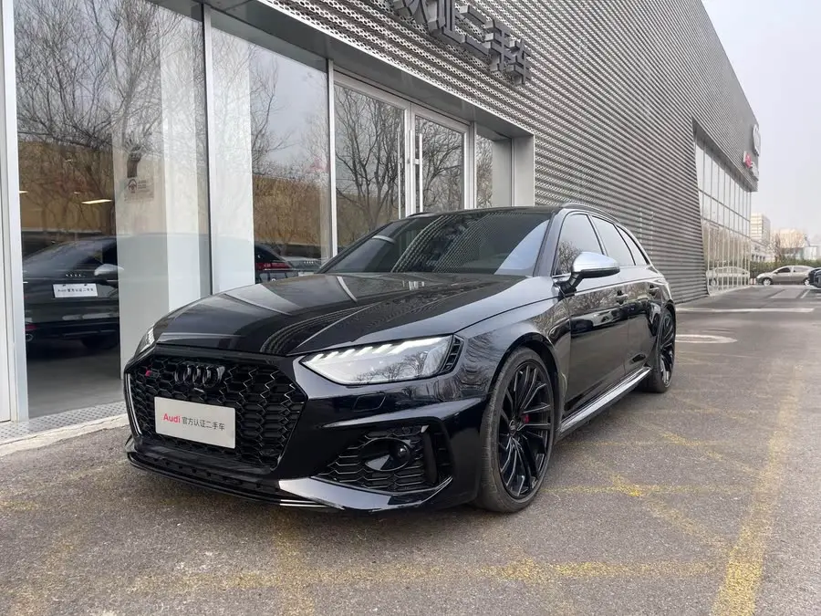 أودي RS 4 2023 RS4 أفانت إصدار أسود