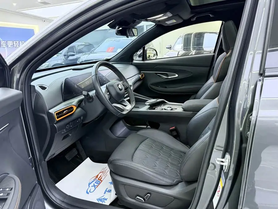 شانجان UNI-T 2022 1.5T إصدار رياضي متميز