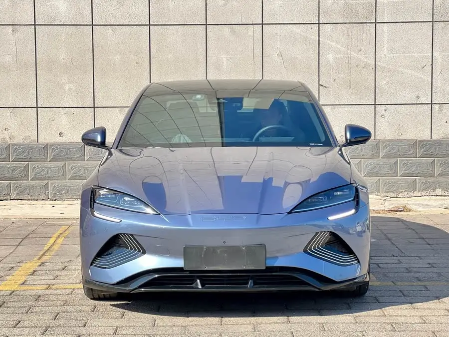 دلفين 2022 طراز 550 كم النسخة الفاخرة ذات الدفع الخلفي المعياري