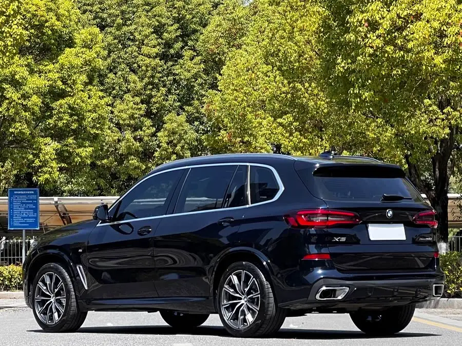 بي إم دبليو X5 2022 فئة محدثة xDrive 30Li حزمة رياضية M