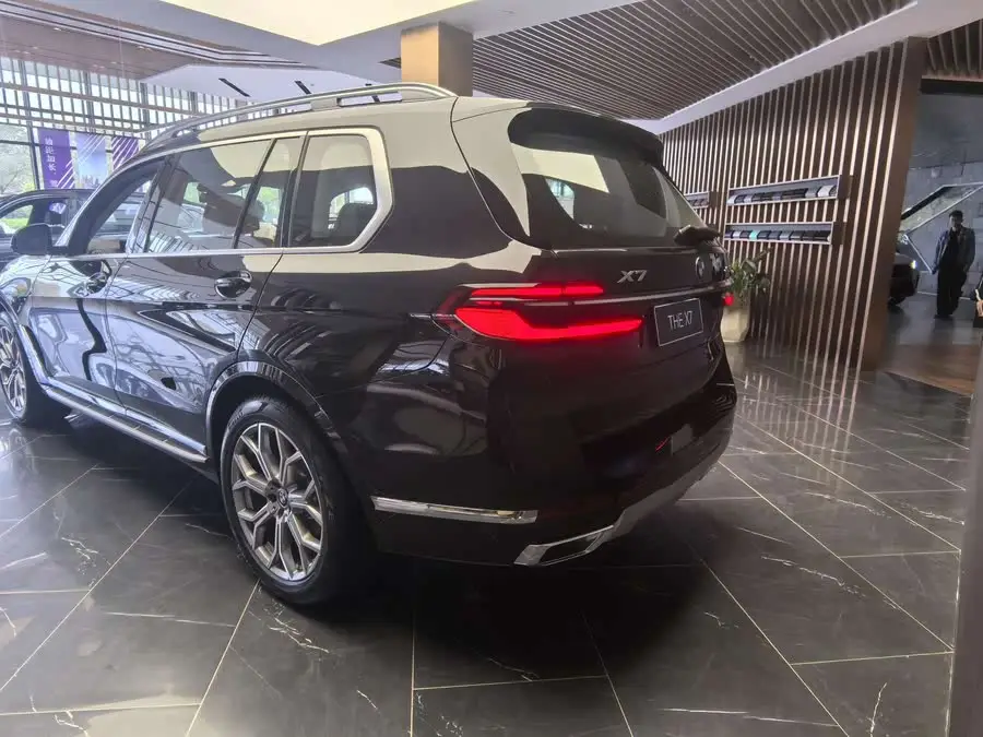 بي إم دبليو X7 2024 xDrive40i حزمة M الرياضية الفاخرة
