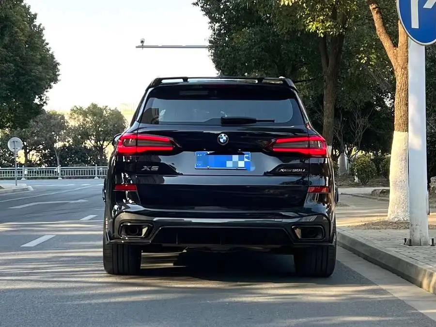 بي إم دبليو X5 2022 xDrive 30Li حزمة رياضية M