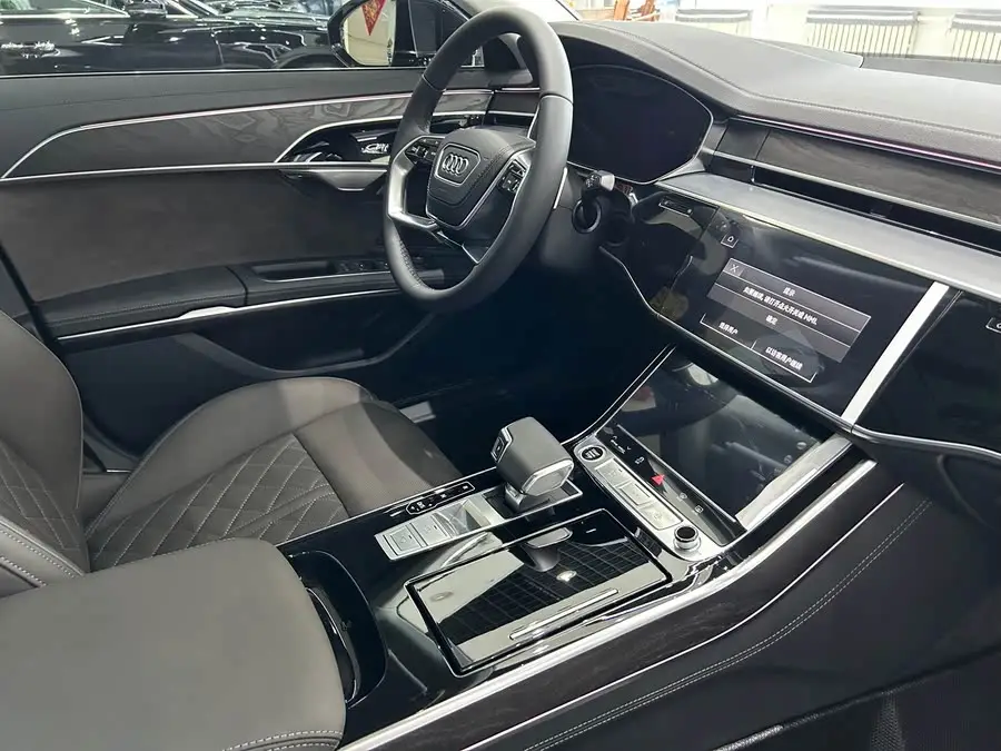 أودي A8 2025 A8L 50 TFSI quattro بريميوم