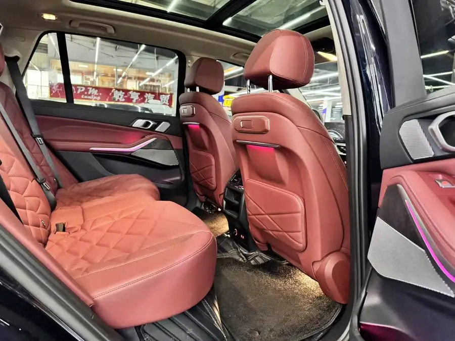 بي إم دبليو X5 2023 xDrive 30Li حزمة رياضية ليلية M