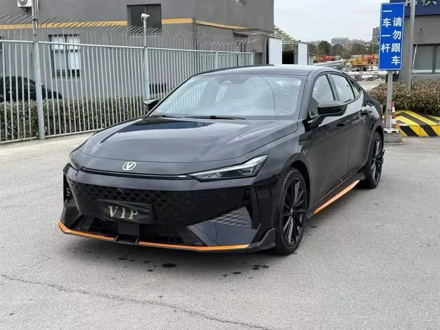 شانجان UNI-V 2024 1.5T النموذج الرياضي الفاخر