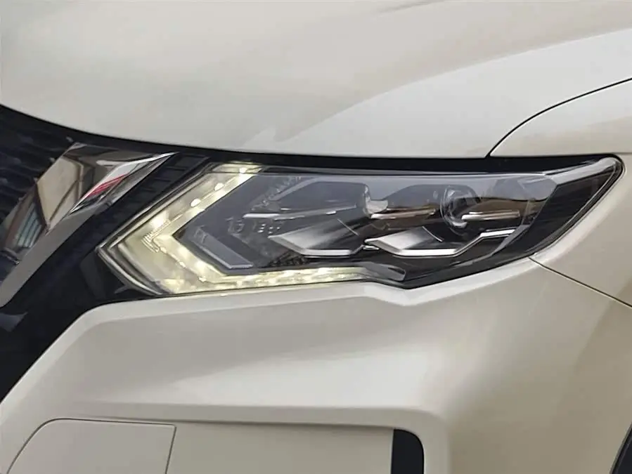 X-Trail 2022 2.0L Two-Wheel Drive Intelligent Connect Premium Edition