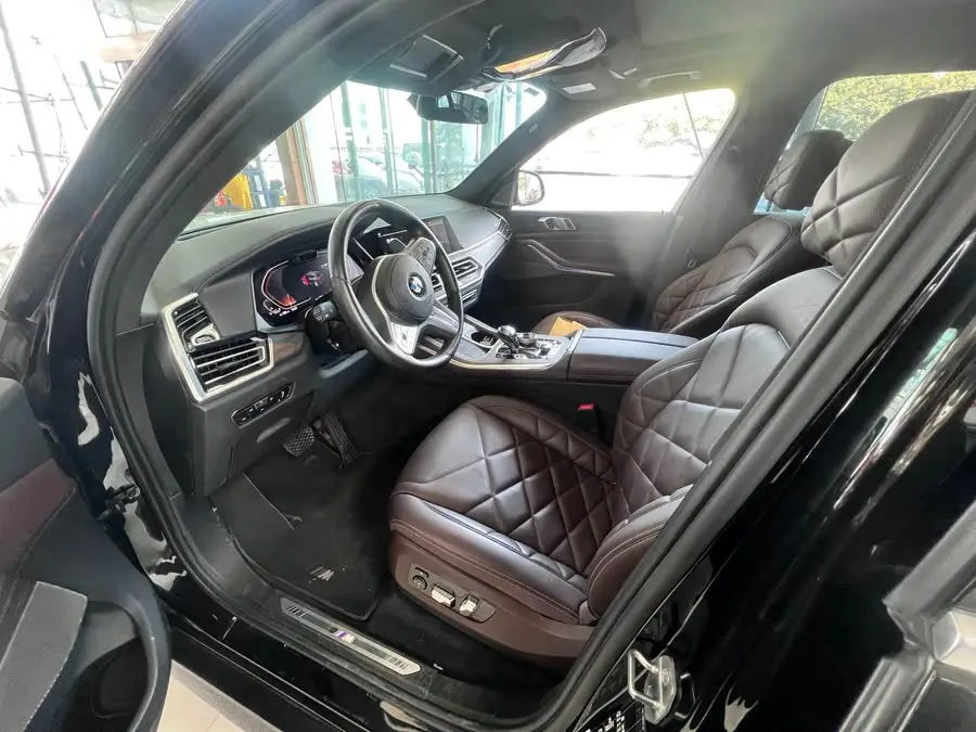 بي إم دبليو X5 2022 xDrive 40Li حزمة M الرياضية