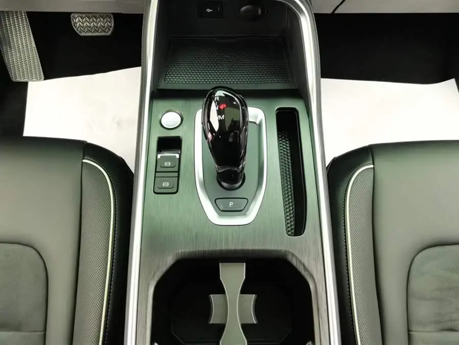 هافال H6 إصدار الاتجاه الوطني 2023 1.5T أوتوماتيكي بطل الإصدار