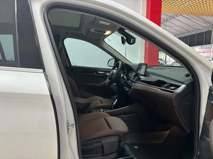 بي إم دبليو X1 2021 الطراز المعاد تصميمه sDrive20Li إصدار الأزياء