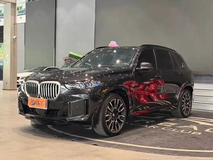 BMW X5 2023 xDrive 40Li M Sport Blackout Package