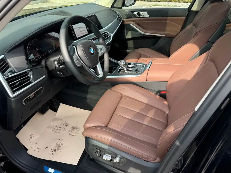 بي إم دبليو X7 2021 طراز مُحدث xDrive40i حزمة فاخرة