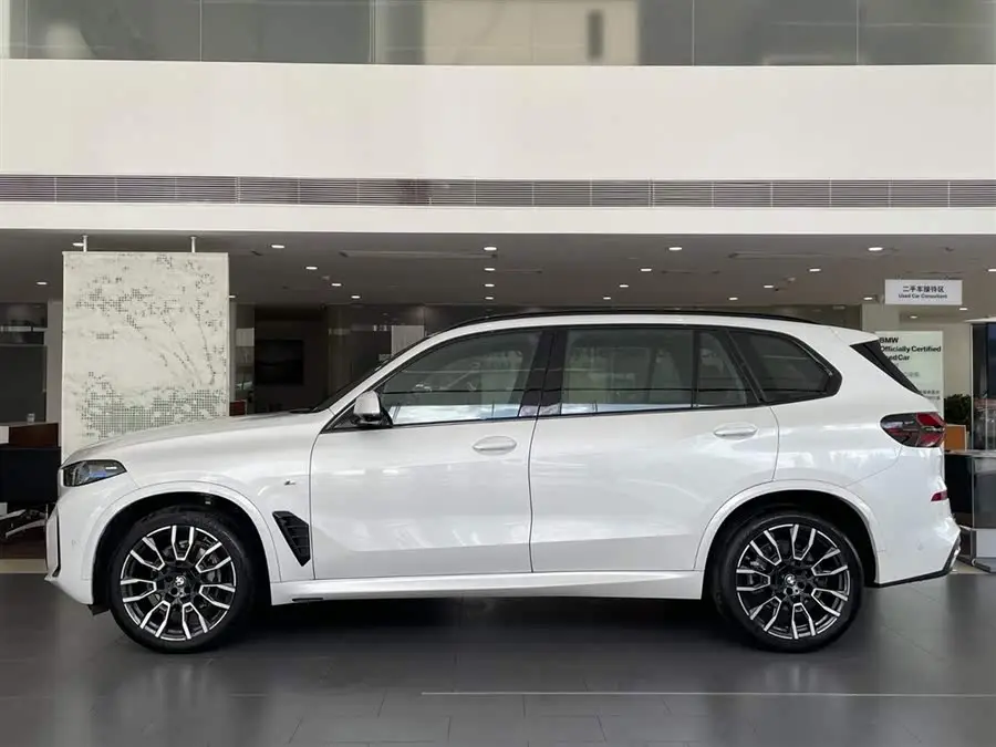 BMW X5 2023 xDrive 40Li M Sport Night Package