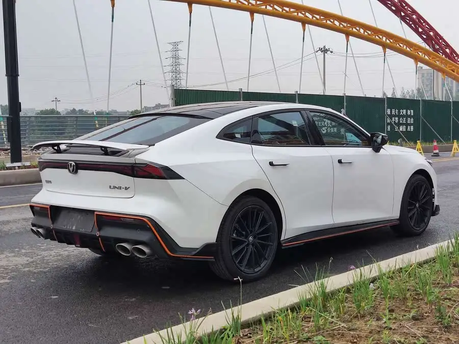 شانجان UNI-V 2023 1.5T نسخة رياضية