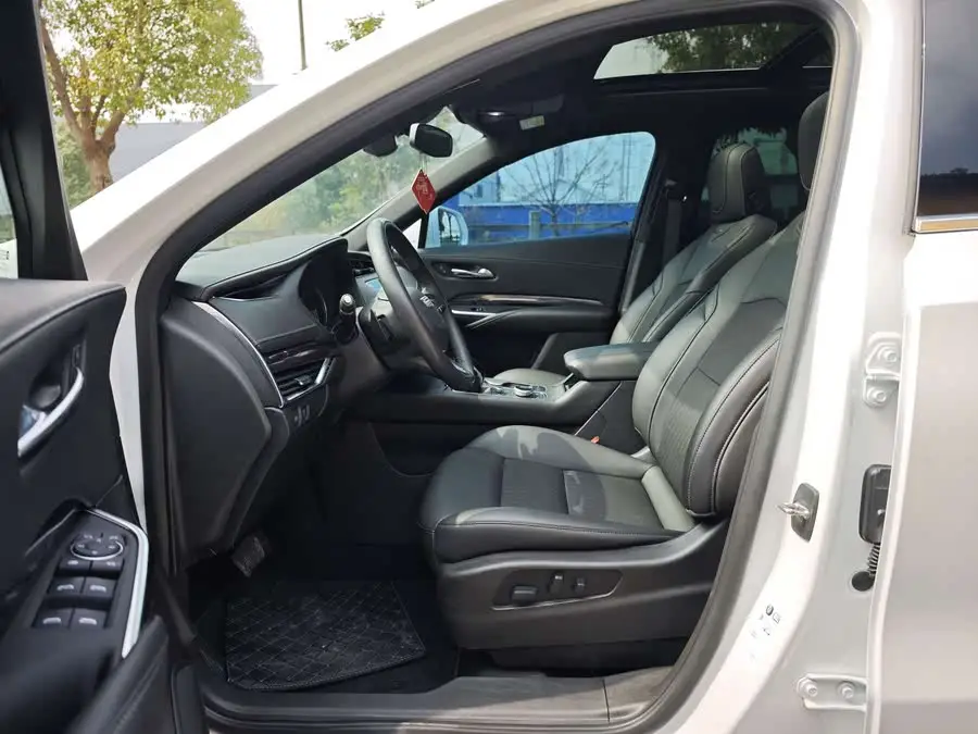 كاديلاك XT4 2020 28T فئة التقنية بالدفع الأمامي