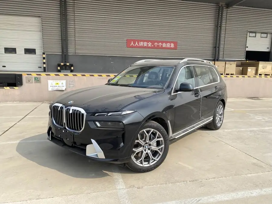 بي إم دبليو X7 2024 طراز xDrive40i حزمة فاخرة