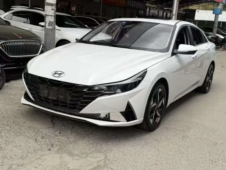 Elantra 2022 1.5L CVT LUX Premium Edition