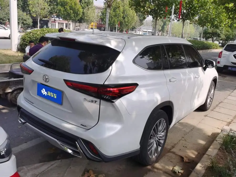 هاي لاندر 2022 380T بنظام الدفع الرباعي النسخة المتميزة 7 مقاعد